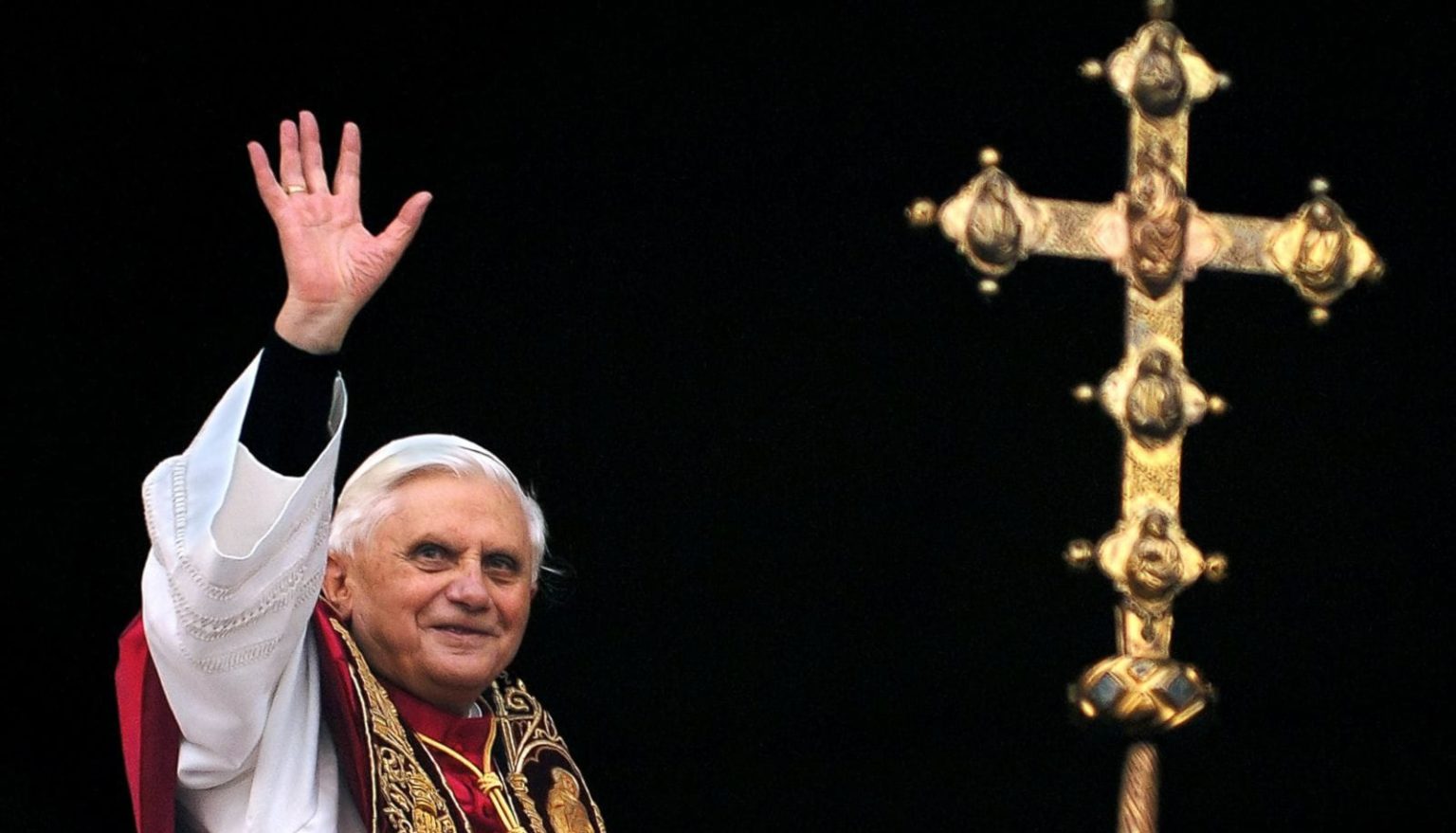 Imagen principal del artículo: Fallece el papa emérito, Benedicto XVI, a los 95 años de edad