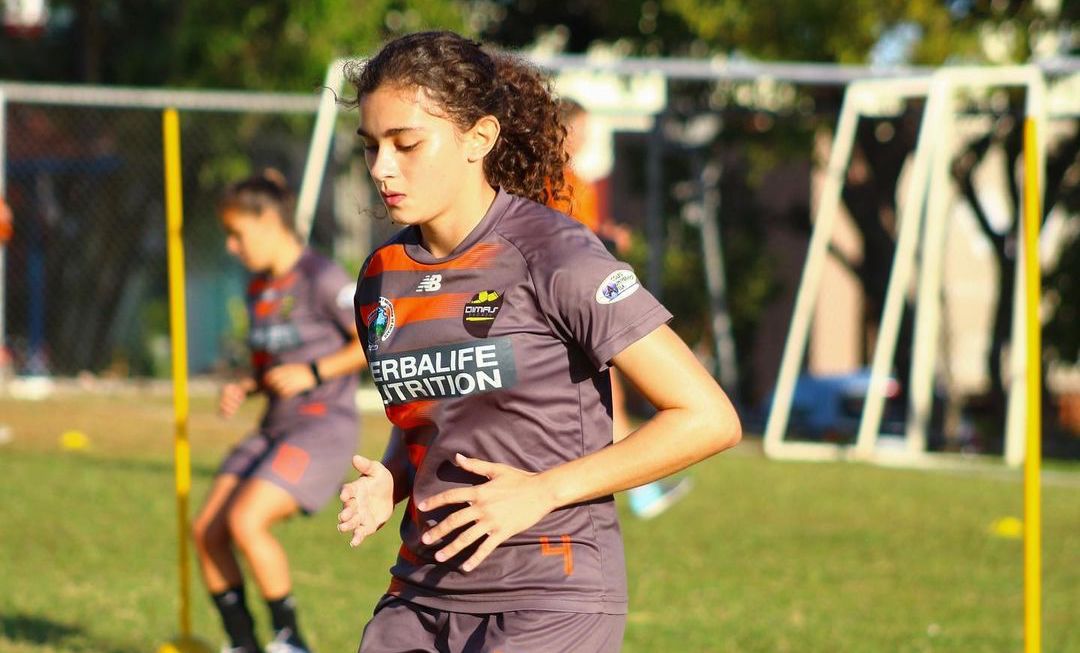 Imagen principal del artículo: Oficial: costarricense Tannia Díaz jugará en el fútbol colegial de Estados Unidos