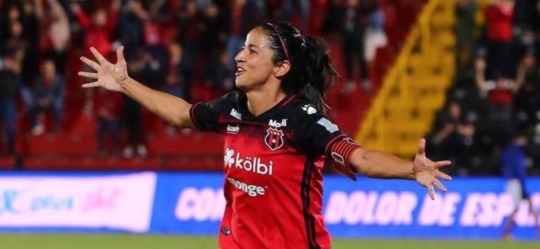 Oficial: la legendaria Shirley Cruz anuncia su retiro del fútbol profesional