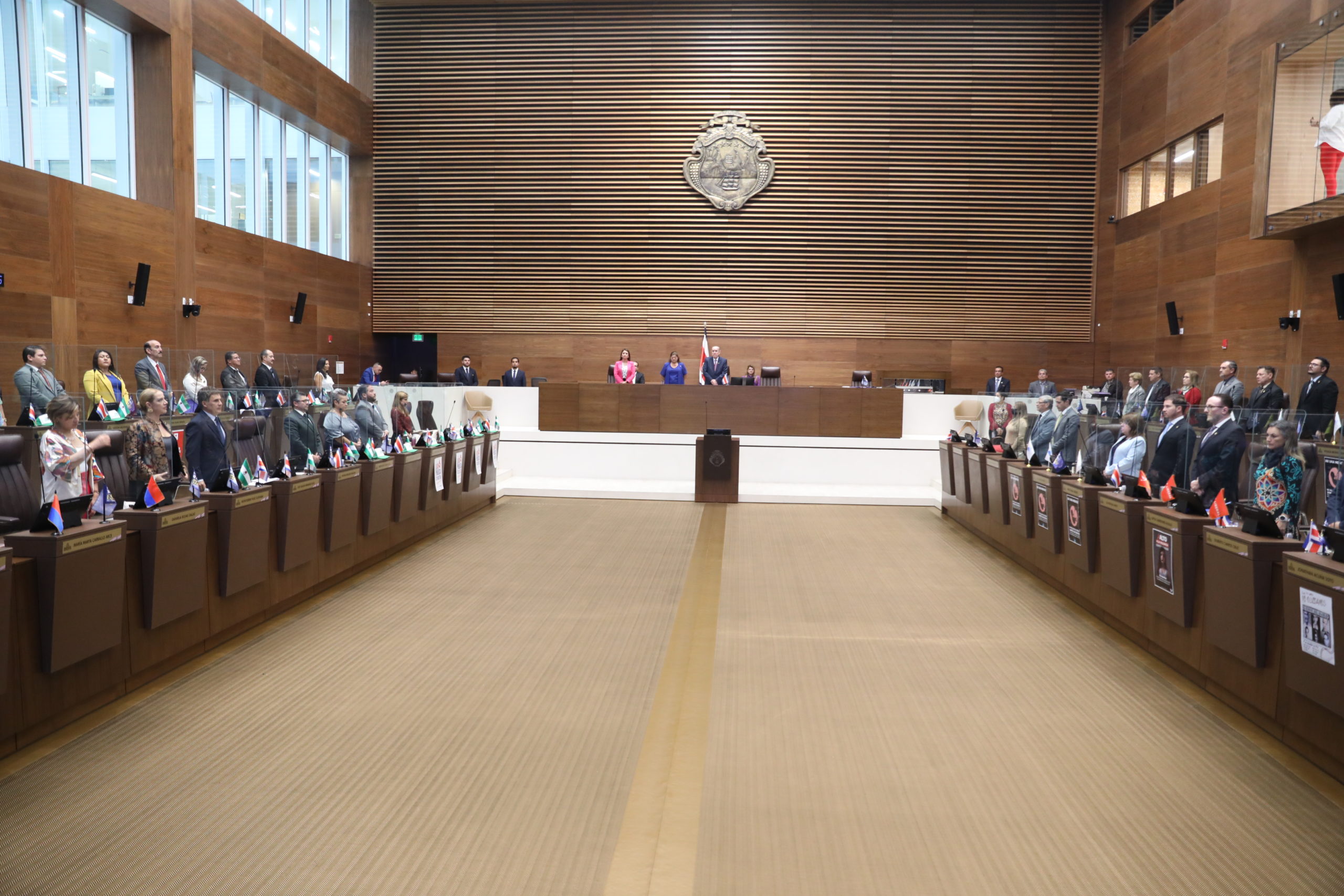 Imagen principal del artículo: PLN, PUSC y NR bloquean trámite rápido a proyecto para disminuir deuda política