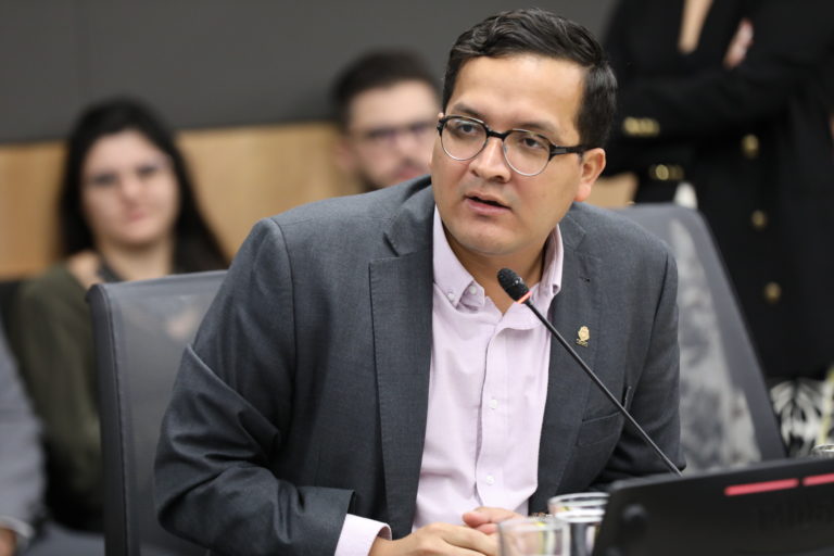 Diputado del Frente Amplio propone proyecto para brindar seguridad jurídica al derecho a la lactancia