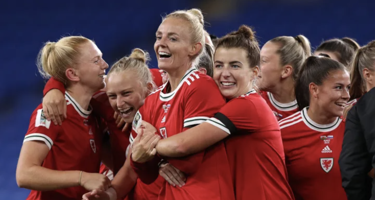 Imagen principal del artículo: Gales se convierte en la decimocuarta selección del mundo que pagará igual a hombres y mujeres