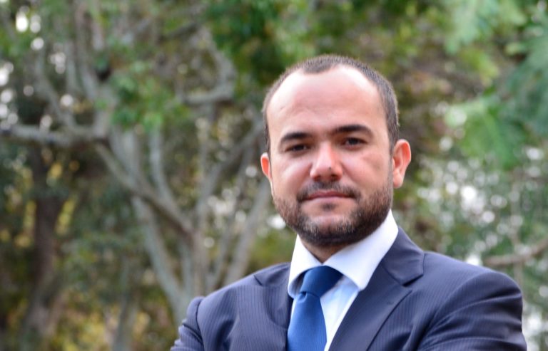 Candidato del Gobierno a procurador general declina al puesto tras polémica