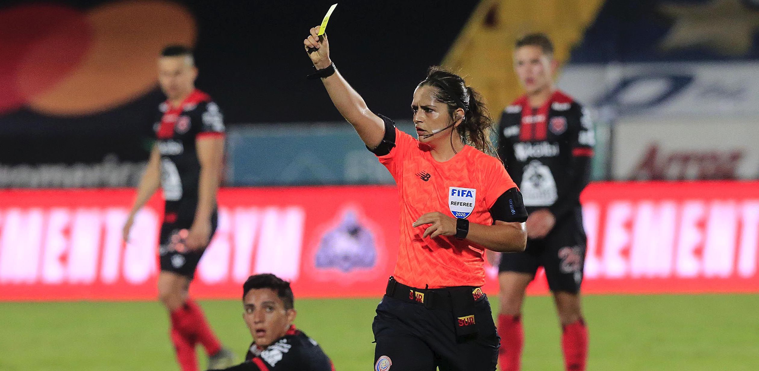Imagen principal del artículo: FIFA lo oficializó: Marianela Araya será la primera árbitra tica en un Mundial Mayor Femenino