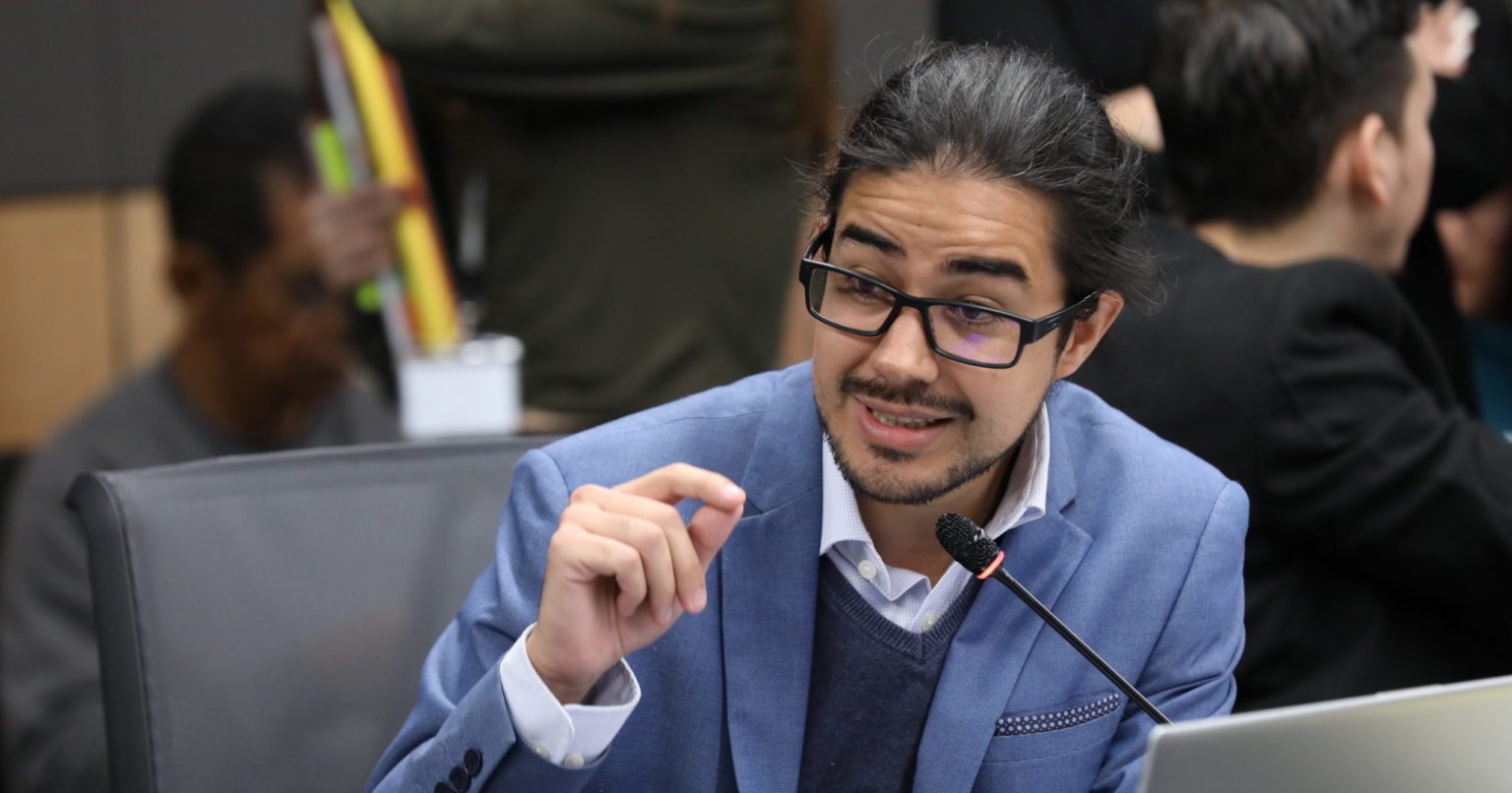 Imagen principal del artículo: Diputado frenteamplista propone eliminar congelamiento por plazo indefinido de los salarios del sector público