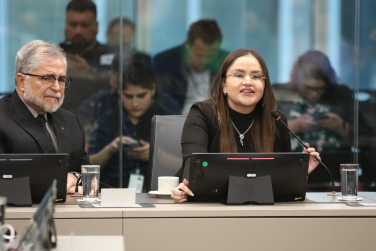 Caja mueve plaza de médico del Hospital de Puntarenas para nombrar a Joselyn Chacón