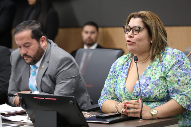 Diputada del PLN inunda de mociones proyecto para ampliar la red de recarga para vehículos eléctricos