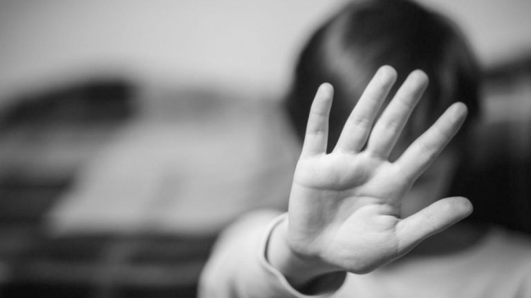 PANI llama a responsabilidad compartida para denunciar violencia contra la niñez