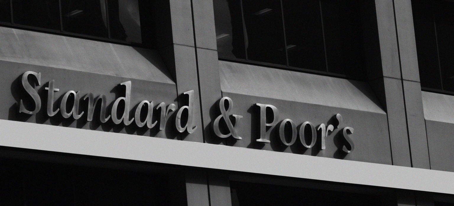 Imagen principal del artículo: Standard and Poor's (S&P) mejora calificación de deuda soberana de Costa Rica