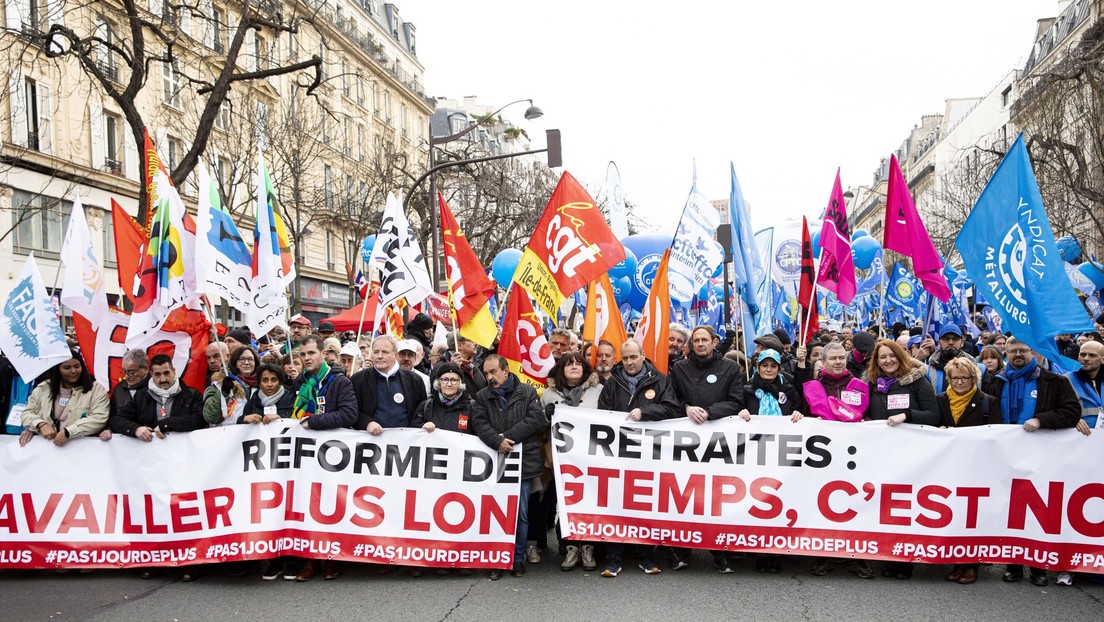 Imagen principal del artículo: Miles de personas salen a las calles de Francia en protesta contra reforma de las pensiones