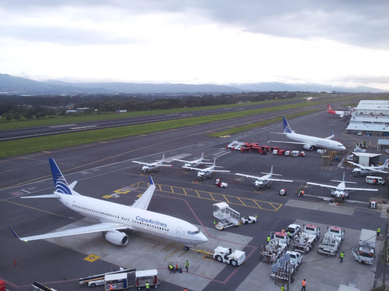 Proyecto de ley de vuelos baratos no tiene roces constitucionales, concluye Sala IV