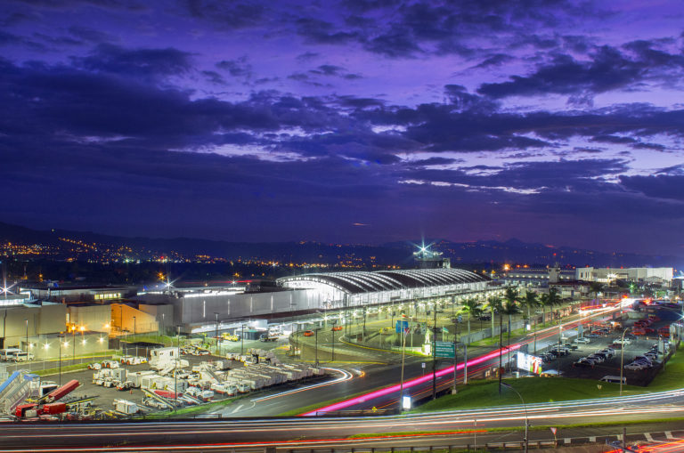 Grupo mexicano ASUR compra el holding brasileño que agrupa la concesión del Aeropuerto Juan Santamaría