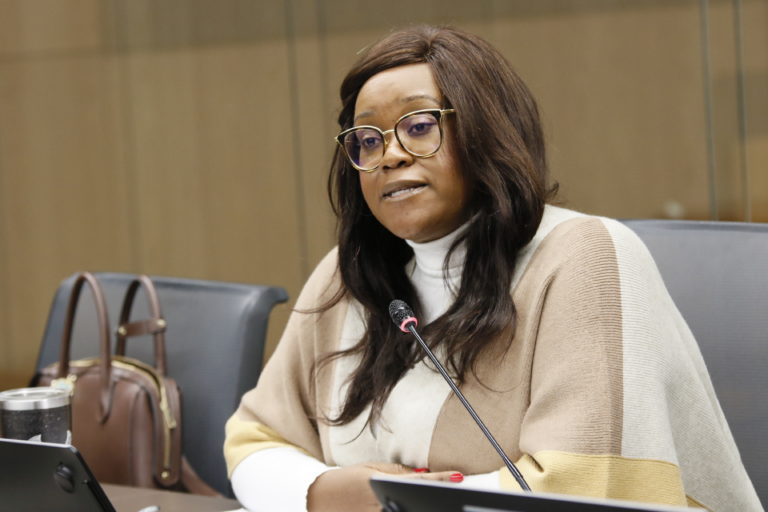 Defensoría pide detallar a CCSS cómo usará ¢30 mil millones aprobados para atender listas de espera