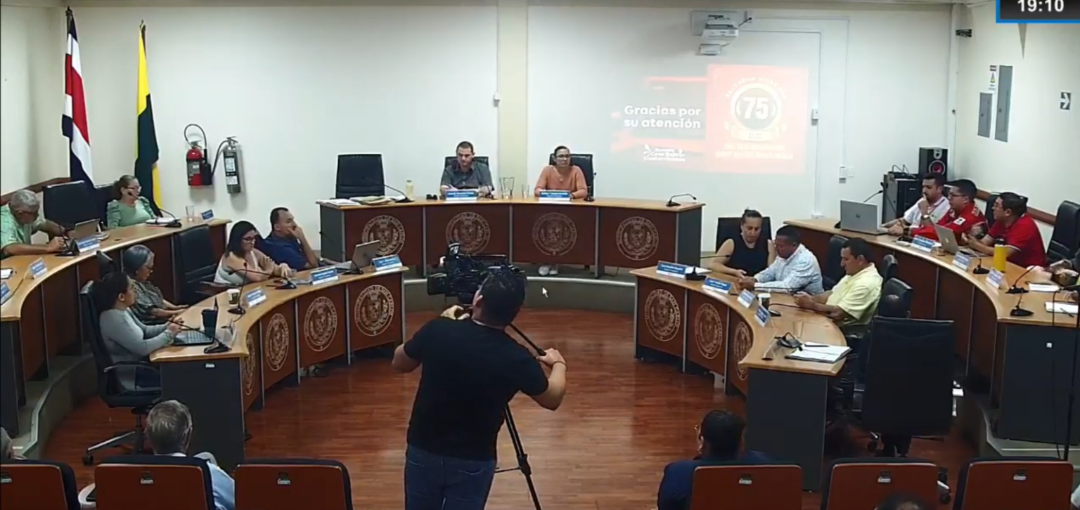 Imagen principal del artículo: Salud encuentra 65 veces más mercurio de lo permitido en agua de Crucitas: Piden al Gobierno declarar emergencia