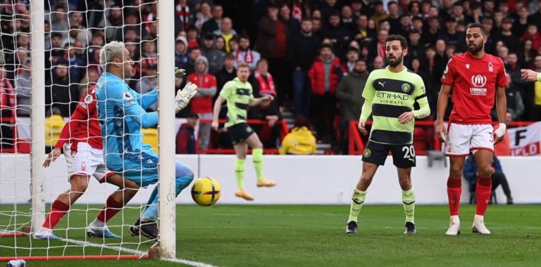 Keylor Navas se luce ante el Manchester City: fue elegido "jugador del partido" por la afición del Nottingham Forest