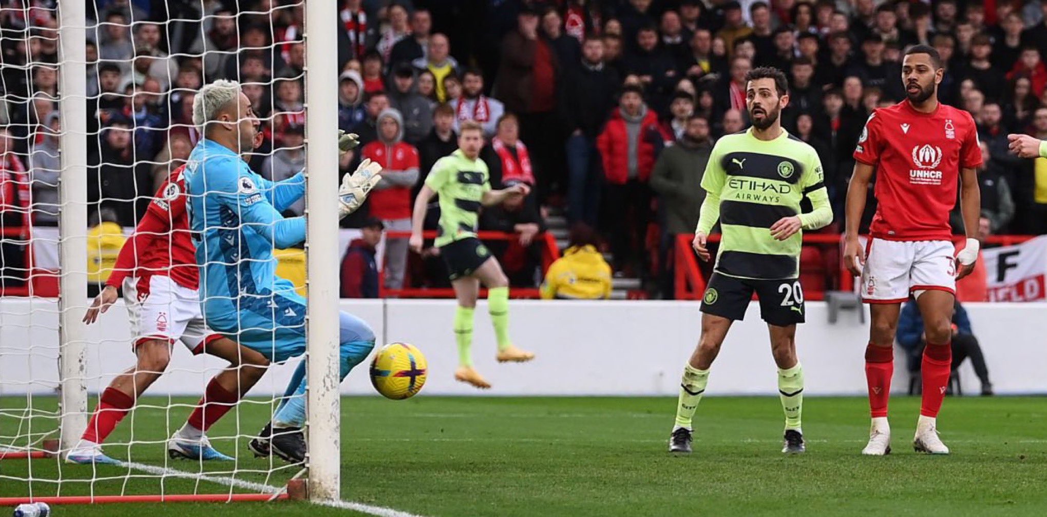 Imagen principal del artículo: Keylor Navas se luce ante el Manchester City: fue elegido "jugador del partido" por la afición del Nottingham Forest