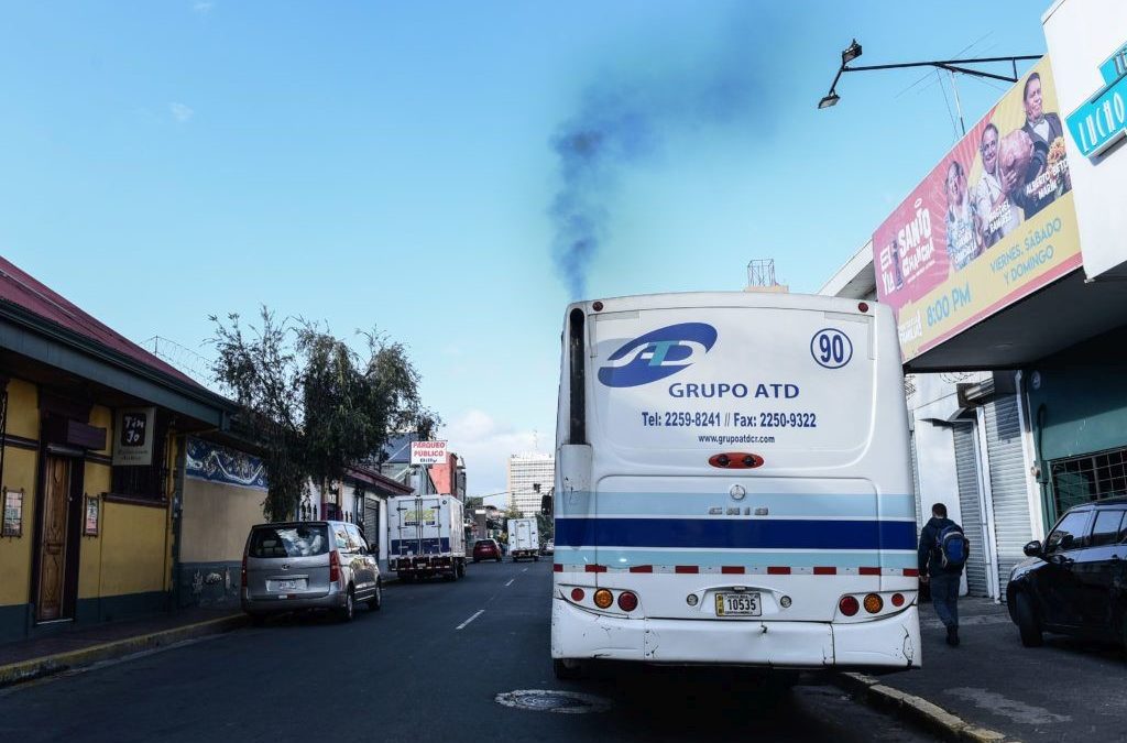 Imagen principal del artículo: Autobuses con más de 15 años siguen registrados: Diputados tienen congelado el proyecto que amplía la vida útil de unidades
