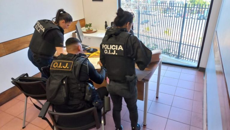 OIJ y Fiscalía Anticorrupción allanan la CCSS por investigación sobre compra de mascarillas