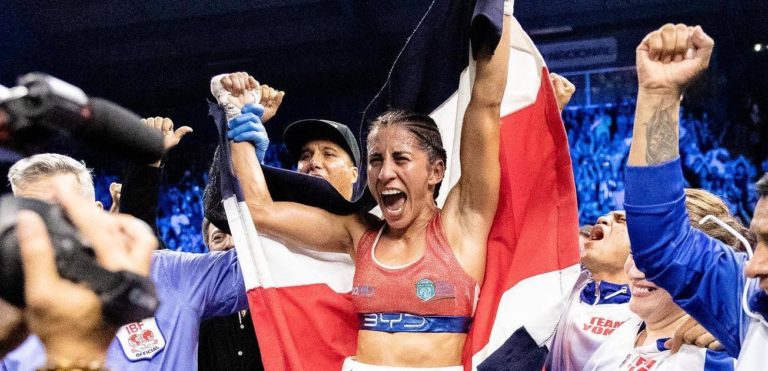 Yokasta Valle vence a la mexicana Anabel Ortiz y defiende sus títulos de manera exitosa