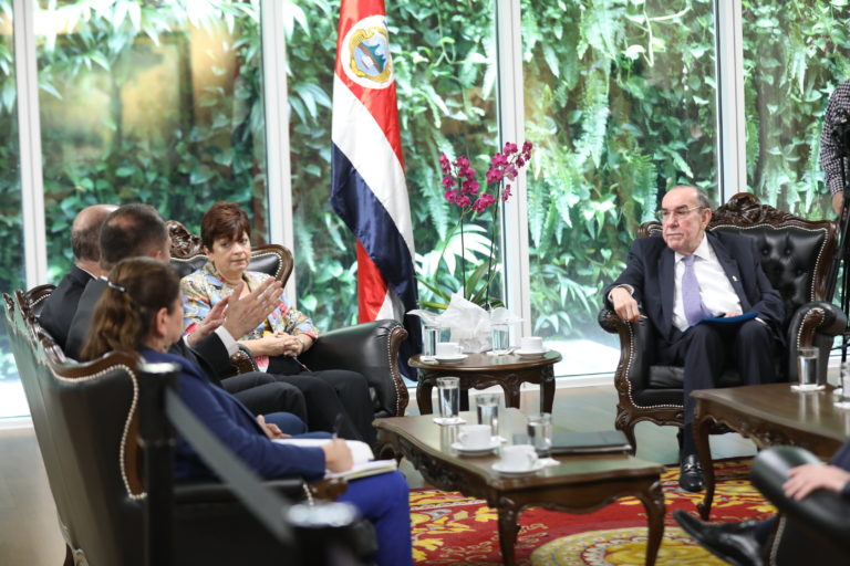 Luego de reunión con TSE, Rodrigo Arias propone crear comisión sobre reformas electorales 