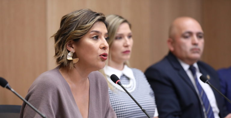 Organizaciones declaran "non grata" a diputada Daniela Rojas por impulsar reformas contra la CCSS y el ICE