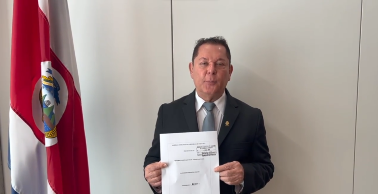 Diputado oficialista propone forzar uso del voto electrónico en elecciones nacionales