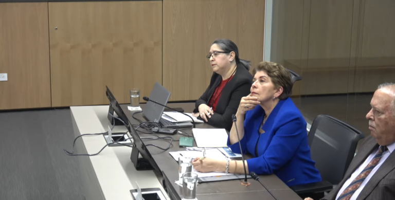 Contralora alerta que proyecto de ley presentado por el Ejecutivo desaparecería bono familiar de vivienda y otros programas