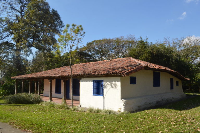 Proyecto de ley pretende transformar el Centro de Conservación de Santa Ana en el Parque Natural Urbano Lorne Ross