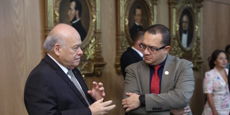 Asamblea deberá decidir si levanta la inmunidad a ministro de Justicia y Paz