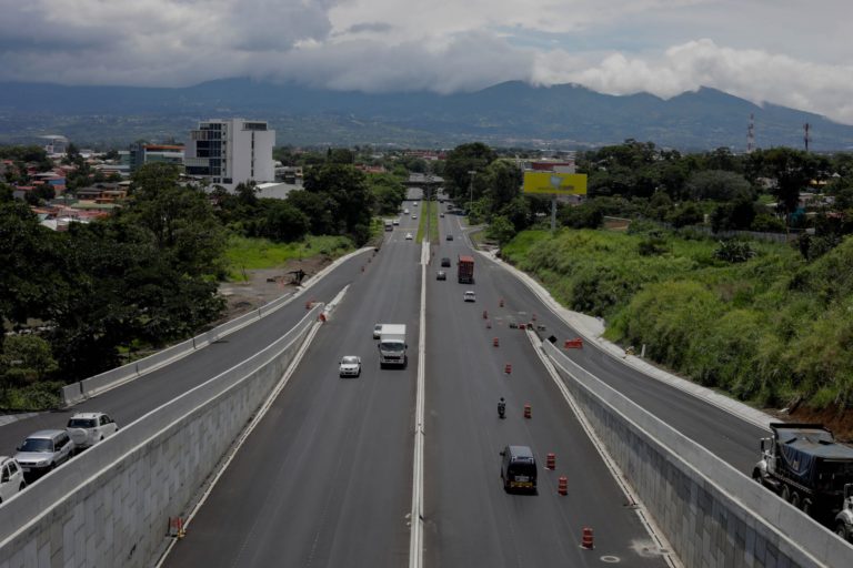 10 congresistas proponen crear comisión legislativa permanente sobre infraestructura, movilidad y urbanismo