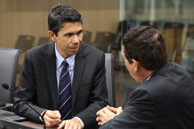 Luis Amador declina la candidatura presidencial de Progreso Social Democrático