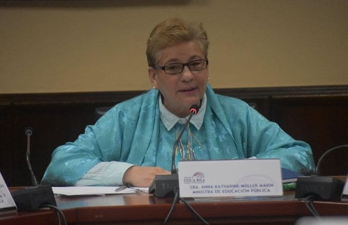 Congreso aprueba interpelación a Anna Katharina Müller Castro por resultados del Estado de la Educación