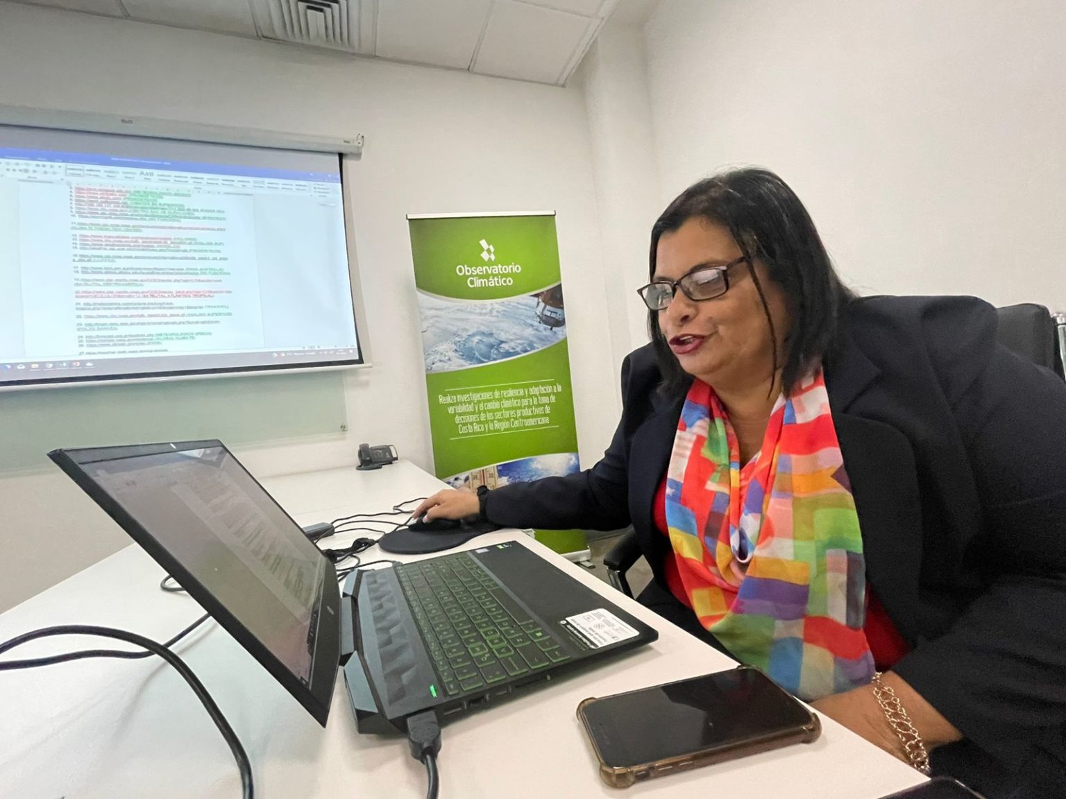 Imagen principal del artículo: Marta Montero, la profesional del clima que le informa directo al celular