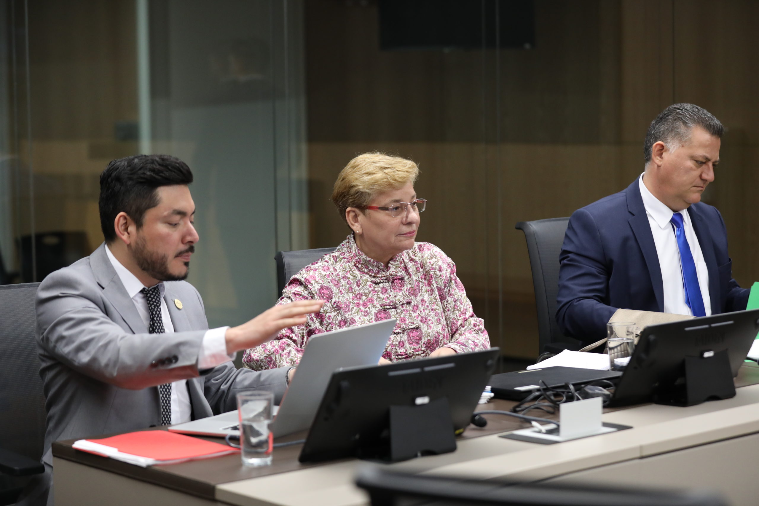 Imagen principal del artículo: Expertos en educación de la UNA piden nuevo liderazgo en el MEP tras declaraciones de Anna Katharina Müller