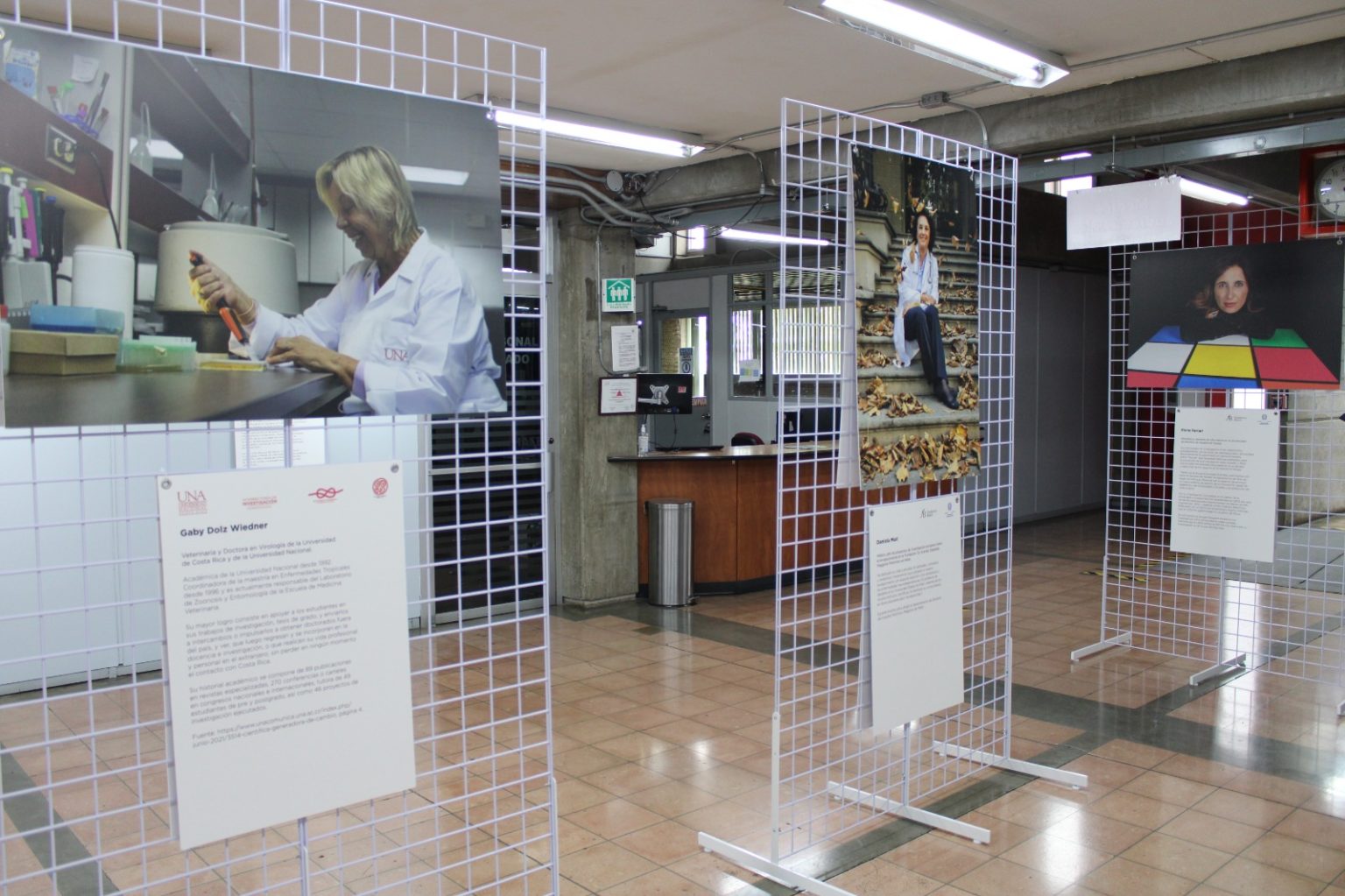 Imagen principal del artículo: Exposición de la Embajada Italiana y la UNA destaca vida de mujeres en la ciencia