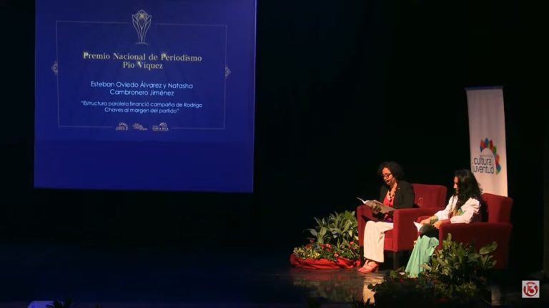 Periodistas reciben 'Pío Víquez' por reportaje sobre estructura paralela en campaña de Rodrigo Chaves