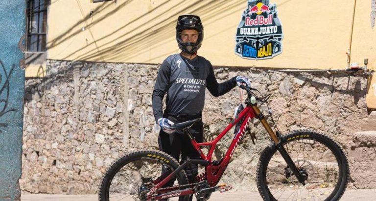 Pablo Aguilar obtiene destacado noveno lugar en la carrera de downhill urbano Guanajuato Cerro Abajo