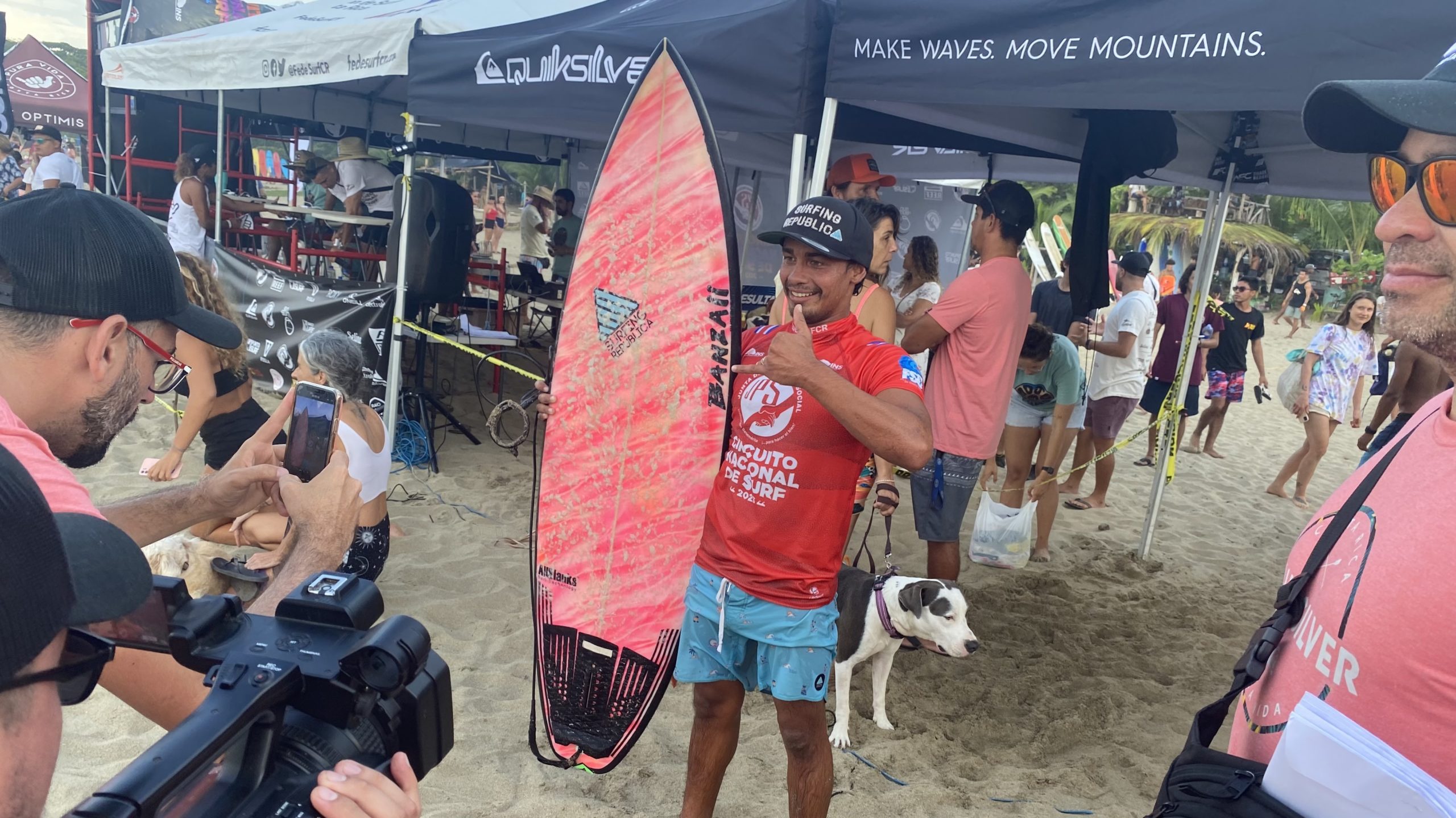 Imagen principal del artículo: Nueva generación de surfistas limonenses brillan en el Circuito Nacional de Surf