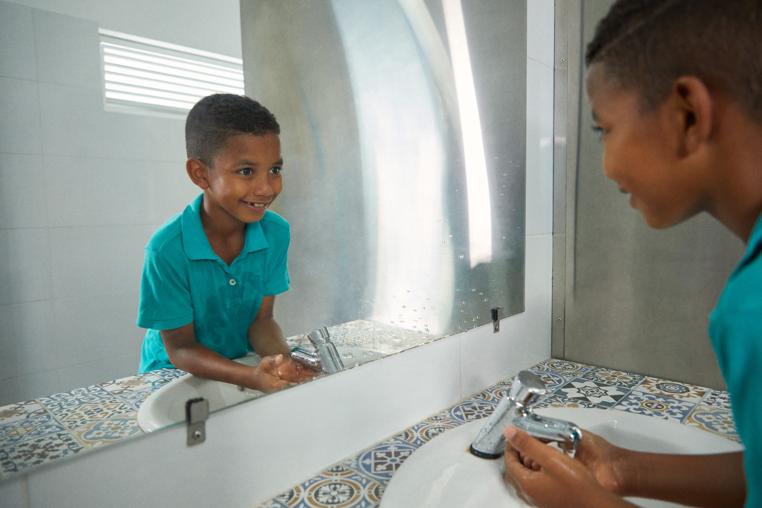 Imagen principal del artículo: ¿Se imaginan vivir sin un baño? ¡Hoy nos apuntamos a ayudar!