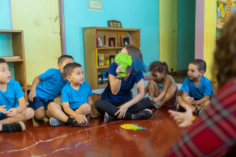 FIFCO, Universidad Latina y CEN-CINAIs enseñan inglés a más de 300 niños de Guanacaste
