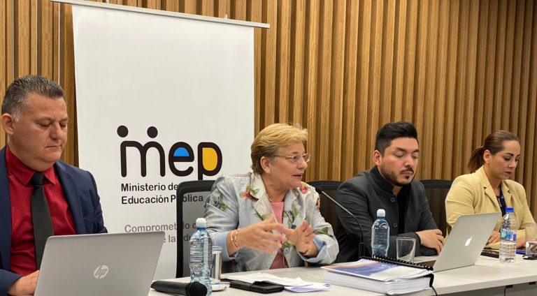Ministerio de Educación finiquita convenio con Fundación Omar Dengo