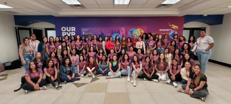 Programa MenTe en Acción invita a mujeres jóvenes de ciencias STEM a postularse para una beca