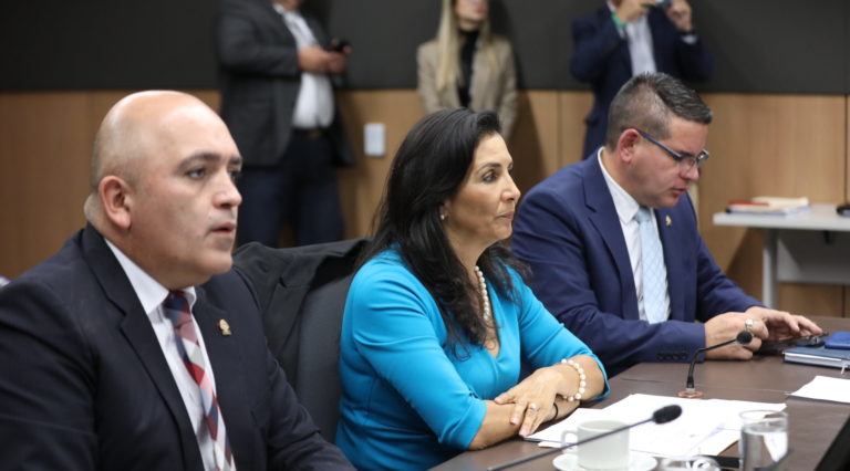 Congresistas responsabilizan al Ejecutivo por falta de avance en crédito del BCIE