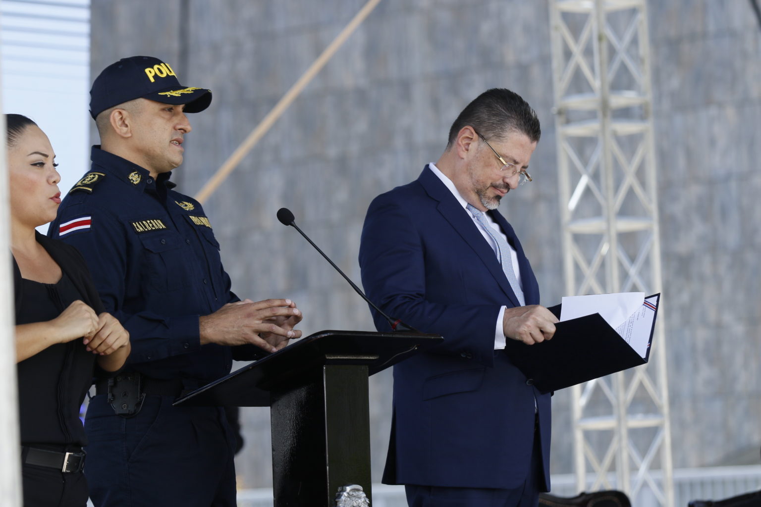 Imagen principal del artículo: Encuesta CIEP: mayoría de la población considera que la corrupción y la inseguridad han empeorado
