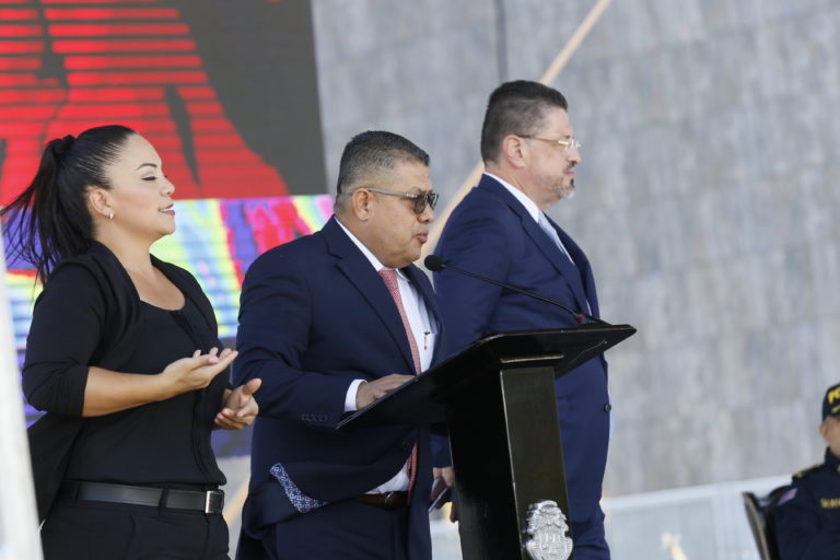 DIS denuncia a periodista por intento de homicidio contra el presidente Chaves