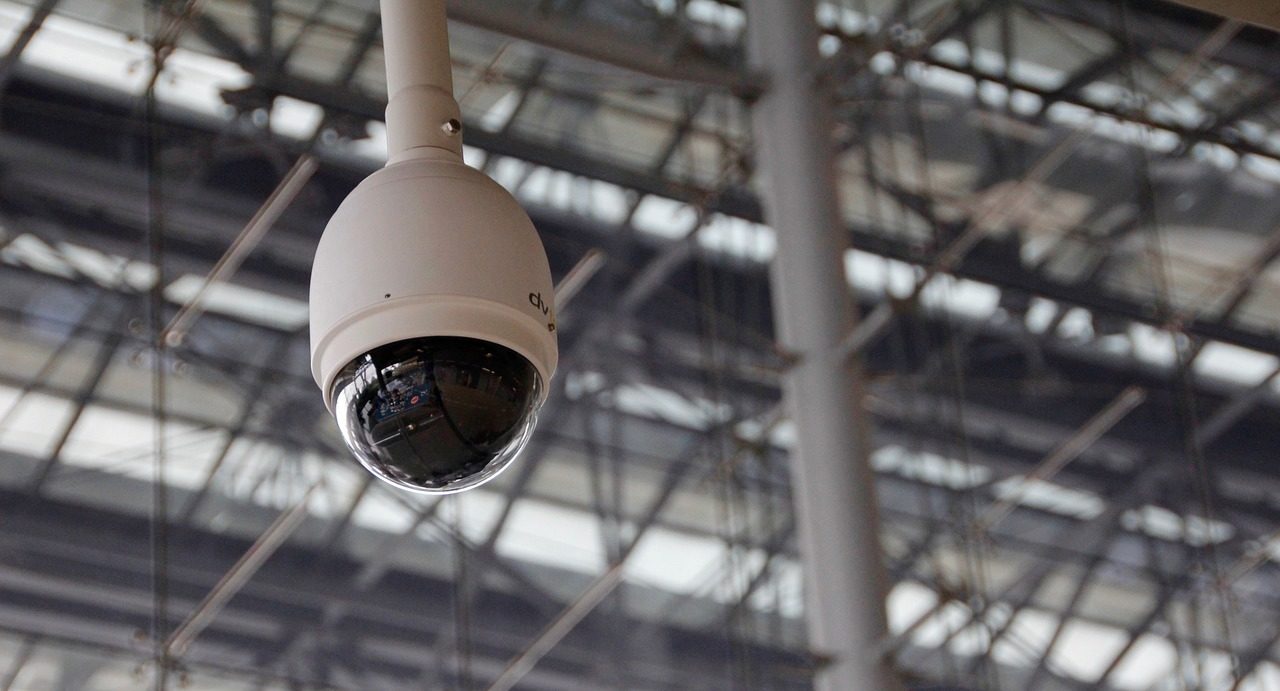 Imagen principal del artículo: Videovigilancia y uso de datos biométricos en los centros educativos