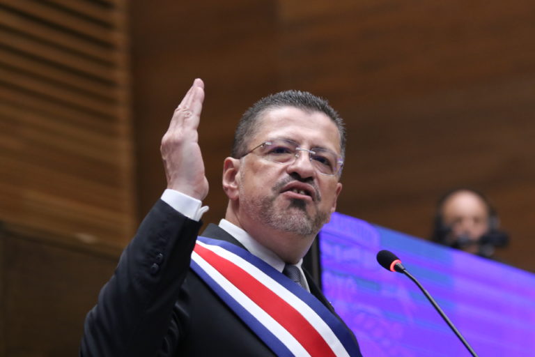 Rodrigo Chaves responde a carta de expresidentes: "Me parece una falta de patriotismo"