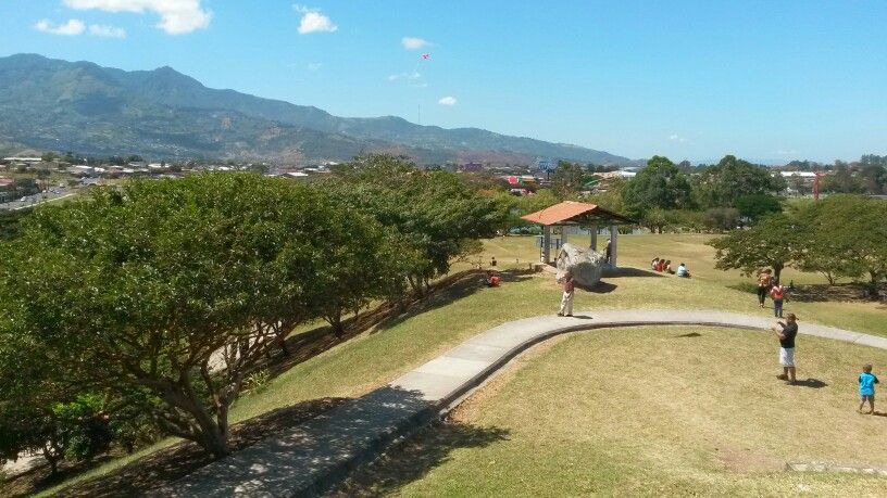 Imagen principal del artículo: Rutas Naturbanas intervendrá el Parque de la Paz y el corredor biológico interurbano del Río María Aguila