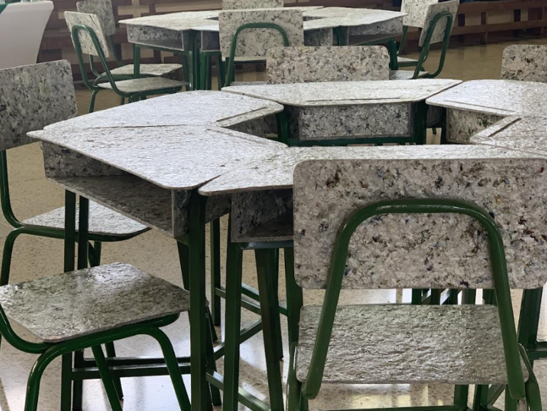 Toneladas de residuos se convirtieron en 975 pupitres para centros educativos del país