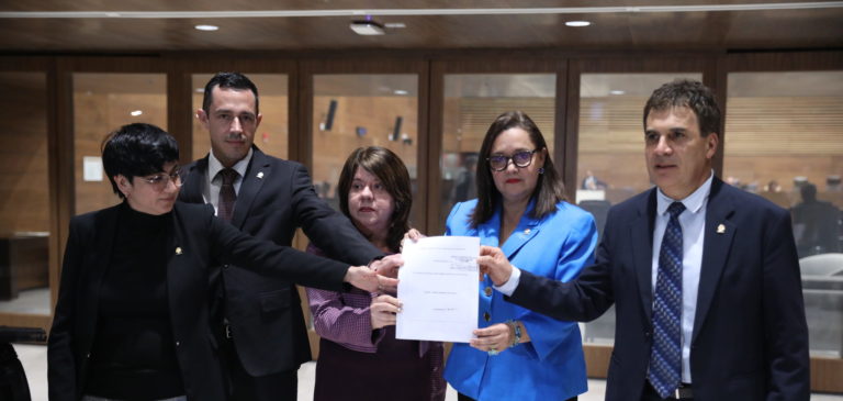 Educación en vilo, ChatGPT a cargo